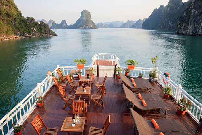 10 things to do in halong cruise